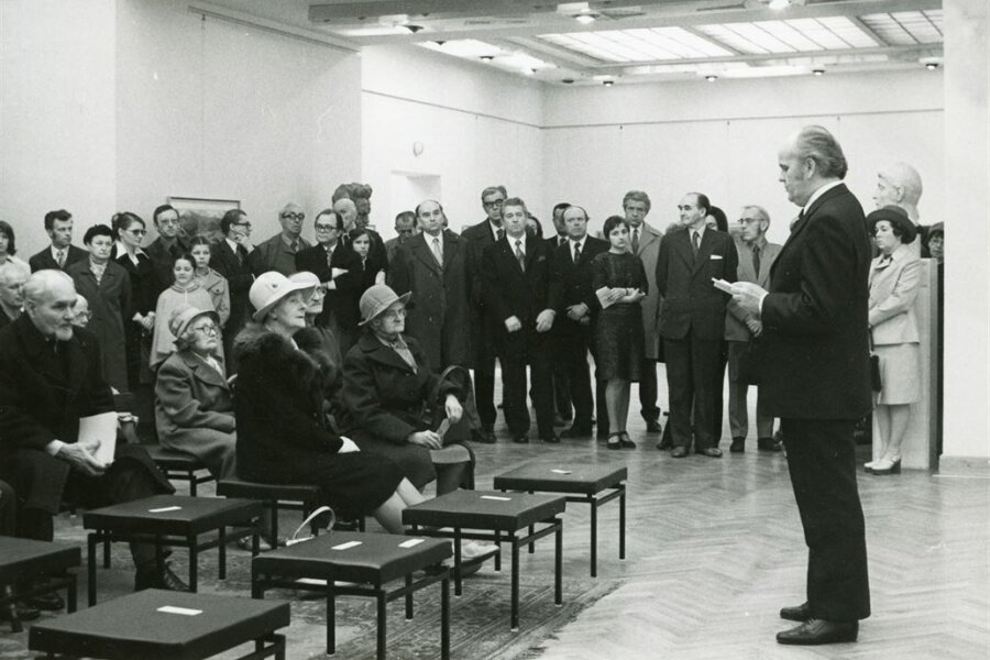 zprava – J. Hlušíčk (řečník) 1.	řada J. Tomeček, J. Hockeová, R. Tálský